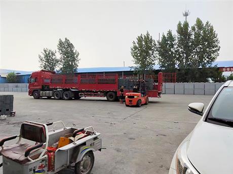 仿古青磚裝貨起運